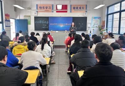 房县东城小学：携手同行护成长 警钟长鸣守平安