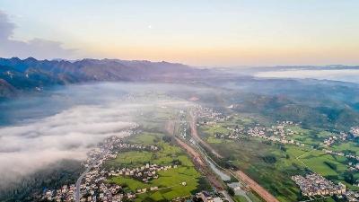 谢晓鸣主持召开县委常委会（扩大）会议