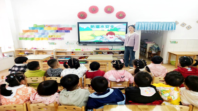 房县幼儿园：平安相伴  安全“童”行 