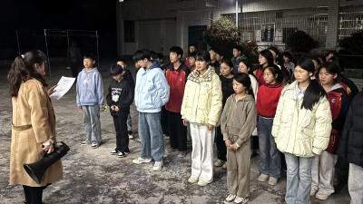 以练筑防 护航平安--上龛学校开展夜间消防逃生演练活动