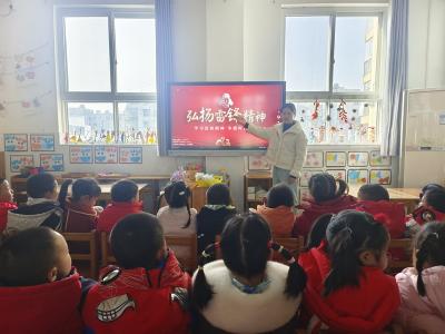 城关镇中心幼儿园开展学雷锋系列活动