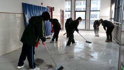 房县第一中学：传承雷锋精神  青春护航新程