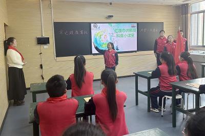 房县东城小学：豫房少年手拉手云端开队会