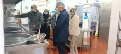 房县城关一中：坚守健康第一共筑阳光食堂