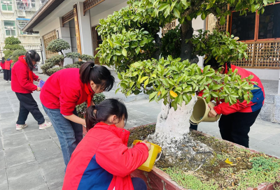 房县实验小学：开展雷锋月暨植树节劳动活动