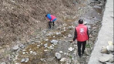 常态化清淤护碧水 长效化治理焕新颜——野人谷镇持续开展河道清理行动筑牢生态屏障