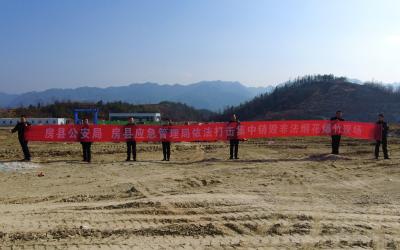 房县集中销毁1700余箱非法烟花爆竹