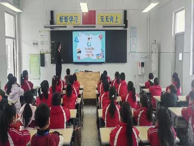 房县东城小学晓阳校区：法治护航 伴你成长