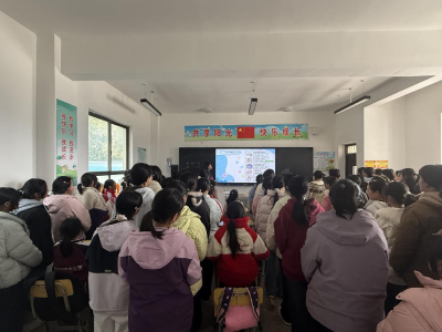 万峪学校举办青春期女生健康教育讲座