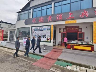 文艺名家走进房县城关镇 用笔墨镜头为乡村“充电赋能”