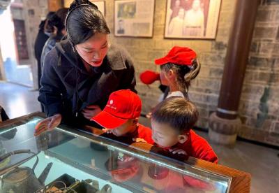 城关镇第二幼儿园：缅怀先烈忆清明 平安文明伴童行