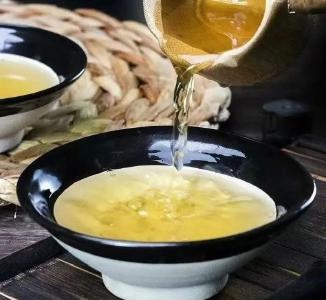 在房县，与春天对饮，同诗歌碰杯