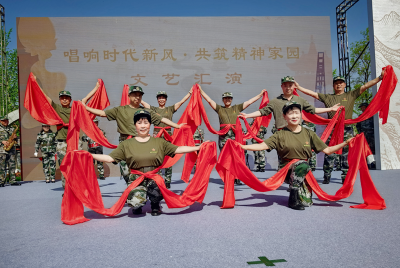 房县退役军人宣传队参加民俗文化展演