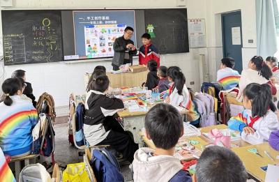 房县实验小学：“星桥”聚力同行 “星火”双向赋能