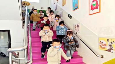 房县青峰镇中心幼儿园：以“练”筑防  平安护航