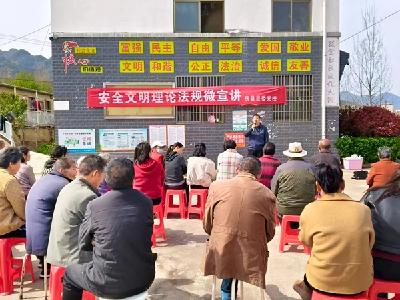 县委党校“安全文明理论法规微宣讲”走进花宝社区