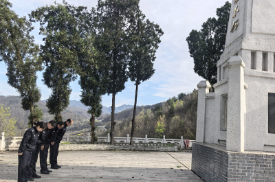 沙河派出所开展“清明祭扫+安全宣传”活动