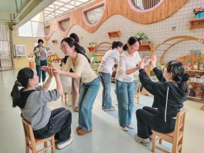 房县幼儿园：开展音乐游戏专题研讨