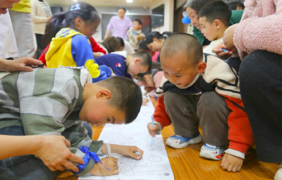 用爱点亮星空 守护“星星的孩子”—— 房县妇幼开展世界孤独症日亲子公益活动