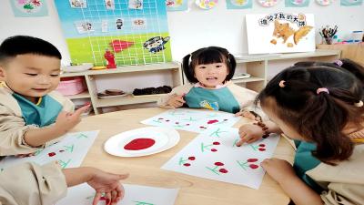 房县幼儿园：樱满枝头童趣浓  本土文化润童心