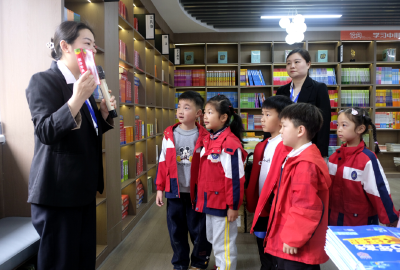 全民读书月幼儿阅读活动在房县新华书店启动