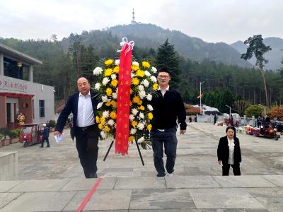 城关镇财政所开展“缅怀革命先烈 传承红色基因”暨4月份支部主题党日活动