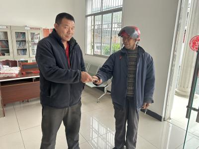 白鹤镇：拾金不昧暖人心 微善激励扬新风