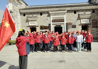 城关镇白土小学：清明踏春研学 传承红色薪火