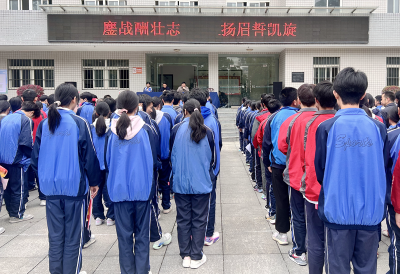 房县实验中学：鏖战酬壮志 扬眉誓凯旋