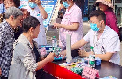 房县开展“防治碘缺乏病日”宣传活动
