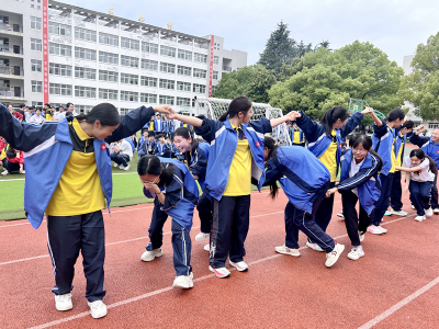 房县实验中学教联体：同心同行释压力 阳光运动育初心