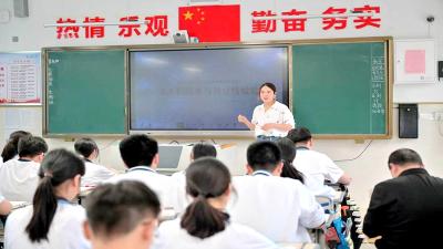 十堰东风高级中学、房县第一中学：联合开展教研交流活动