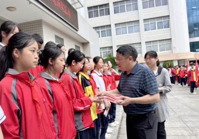房县实验中学教联体：书香润心启心智 墨韵传情育新风