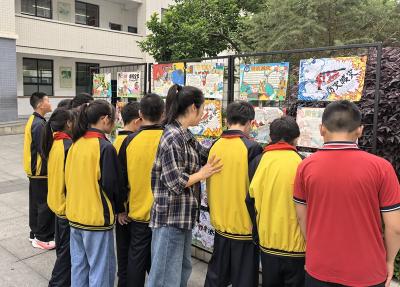 房县东城小学：绘安全画卷 筑生命防线