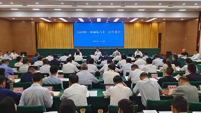 杨丹华主持召开县政府常务会议