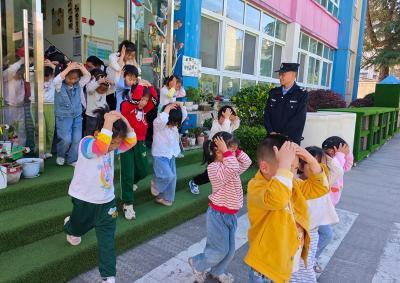 城关镇中心幼儿园：防震演练筑防线守护萌娃平安路