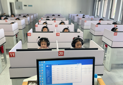 房县东城小学晓阳校区：探秘编程世界启迪智慧未来