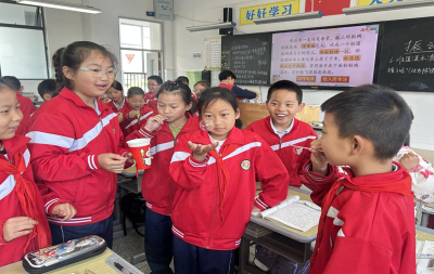 房县东城小学晓阳校区：泡泡润童心 生活入课堂