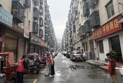 房县东城小学：志愿红护文明城 师者心育文明风