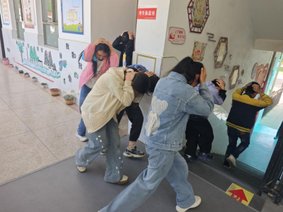 房县万峪学校：以“练”筑防  临“震”不慌 