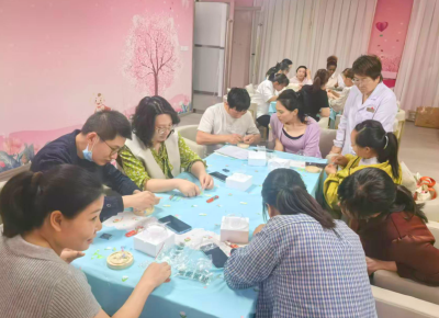 房县妇幼保健院：母亲节温情传关爱 科学孕教护新生