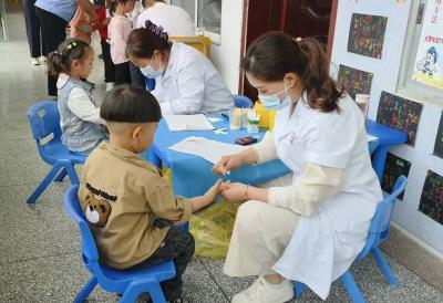 白鹤镇中心幼儿园：健康护航 快乐成长