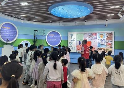 房县东城小学：童享阳光 爱不缺席