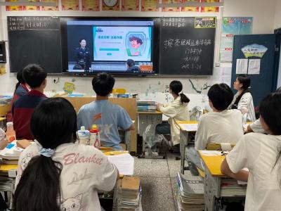 门古中学组织学生和家长观看反诈宣传教育片