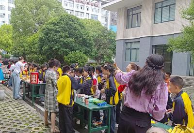 房县东城小学：知行合一促成长 劳教融合树新风