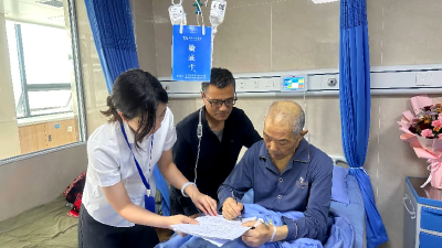 擦亮“房易登”服务品牌 暖心上门办证彰显资源规划温度