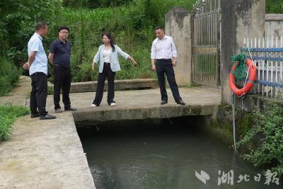 城关镇：一线检查防汛工作 筑牢安全防线