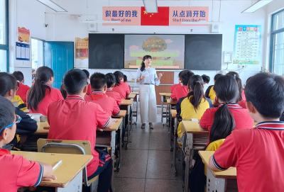 房县教育局心理健康教研员走进东城小学开展生命教育团辅活动