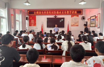 白鹤学校：警营力量进校园 全力护师生平安