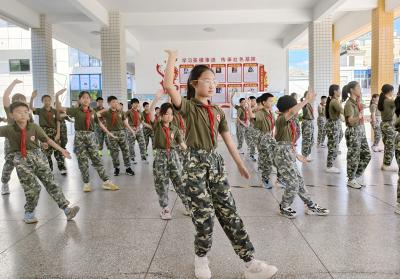 城关镇八一希望小学：九式太极赛出阳光体育新气象